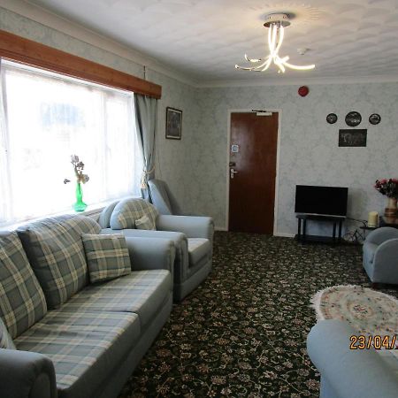 Tremains Guest House Bridgend  Buitenkant foto