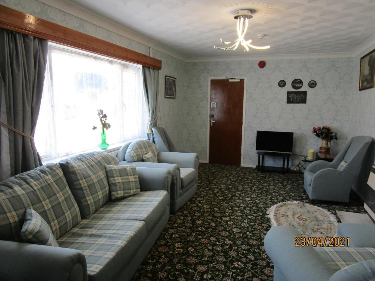 Tremains Guest House Bridgend  Buitenkant foto
