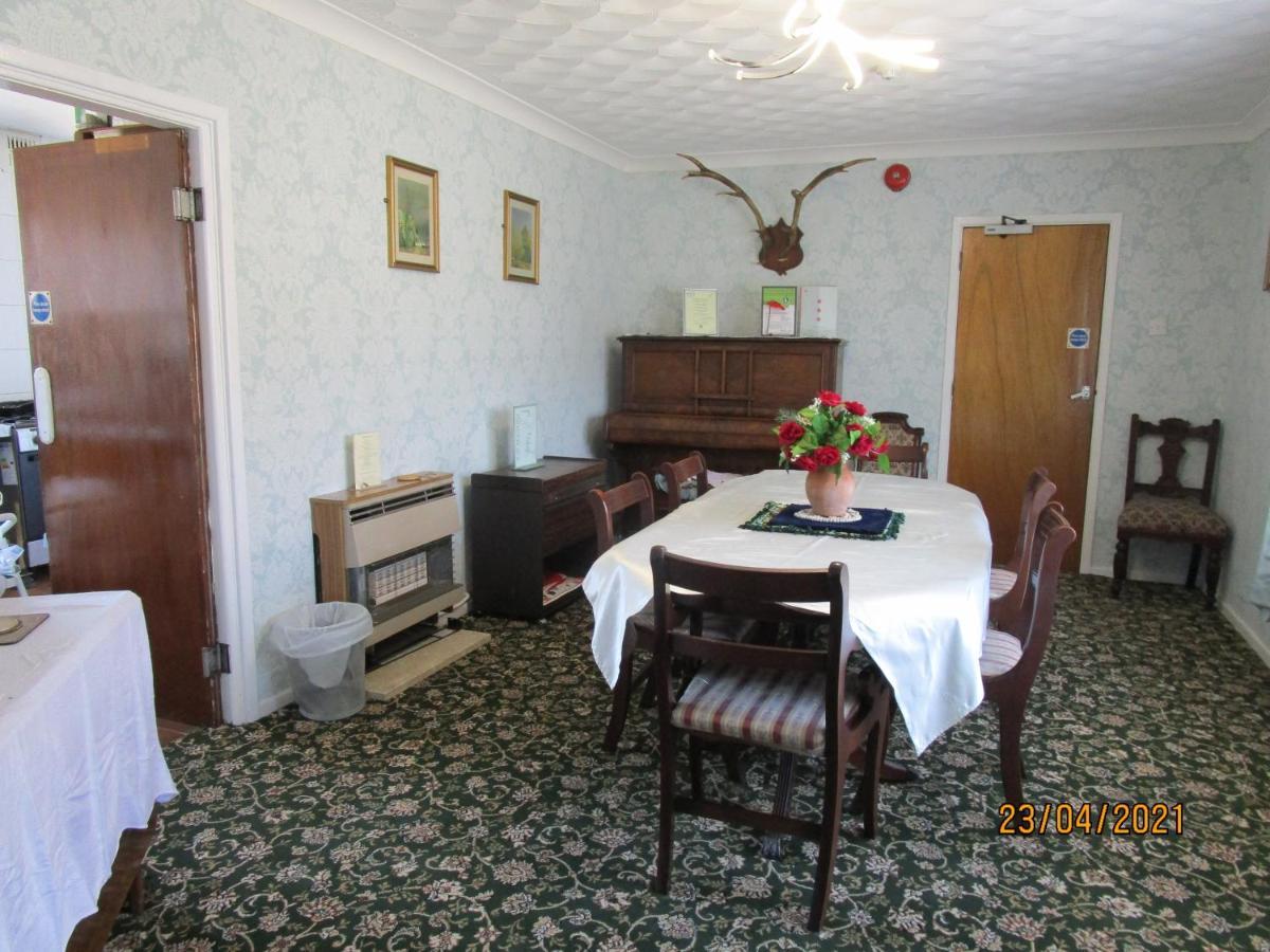 Tremains Guest House Bridgend  Buitenkant foto