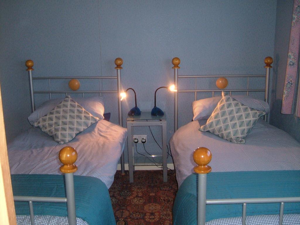 Tremains Guest House Bridgend  Kamer foto