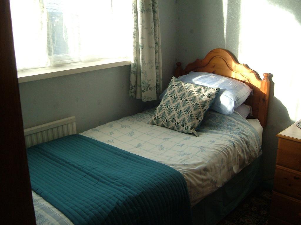 Tremains Guest House Bridgend  Kamer foto