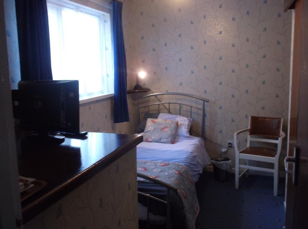 Tremains Guest House Bridgend  Kamer foto